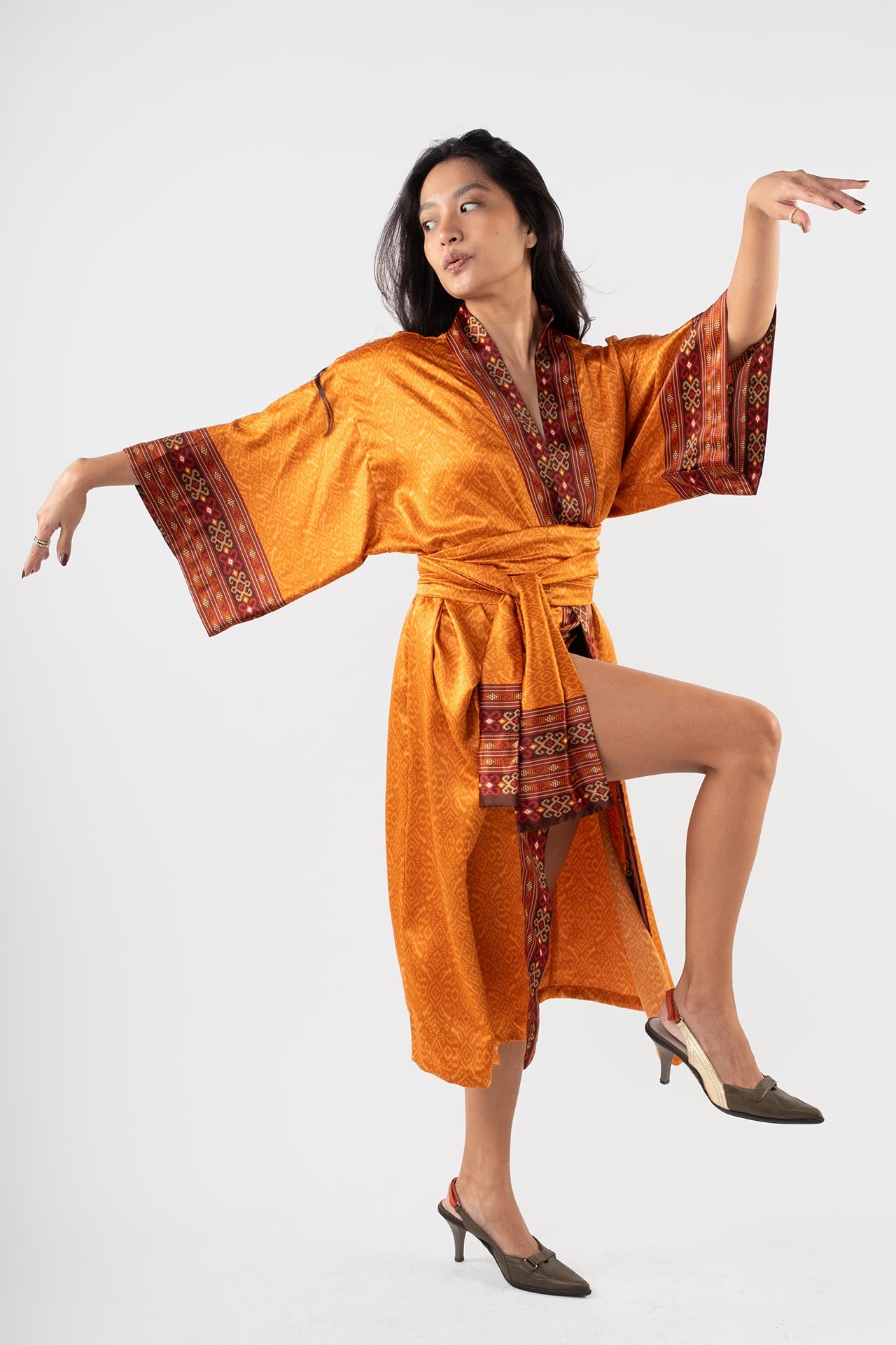 和ROBE / WA RM STOLE Banwa Kahel – Rafikimono
